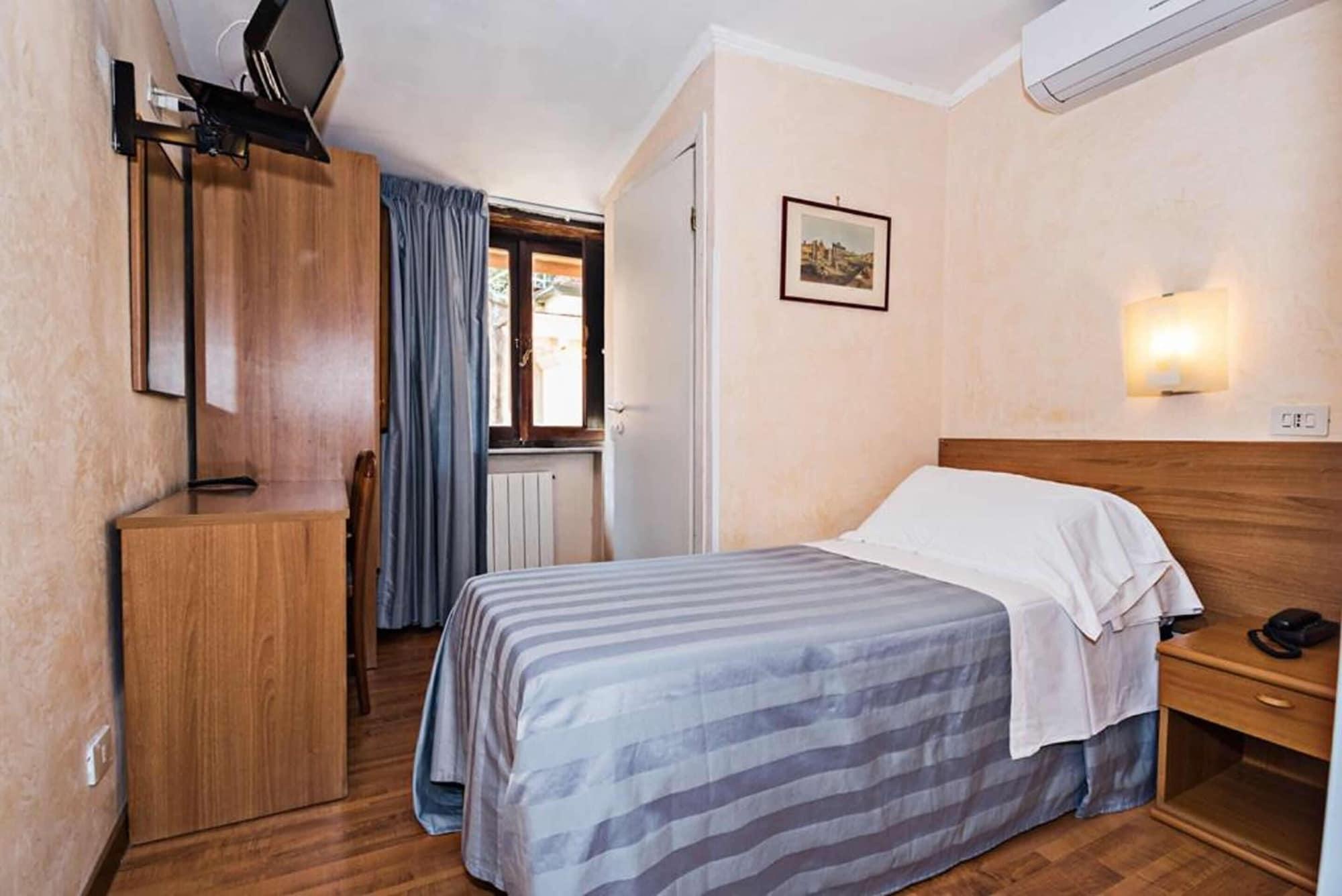 Hotel Julia Roma Esterno foto