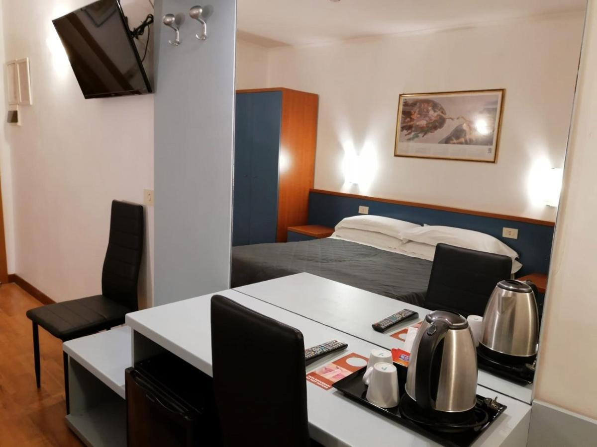Hotel Julia Roma Esterno foto