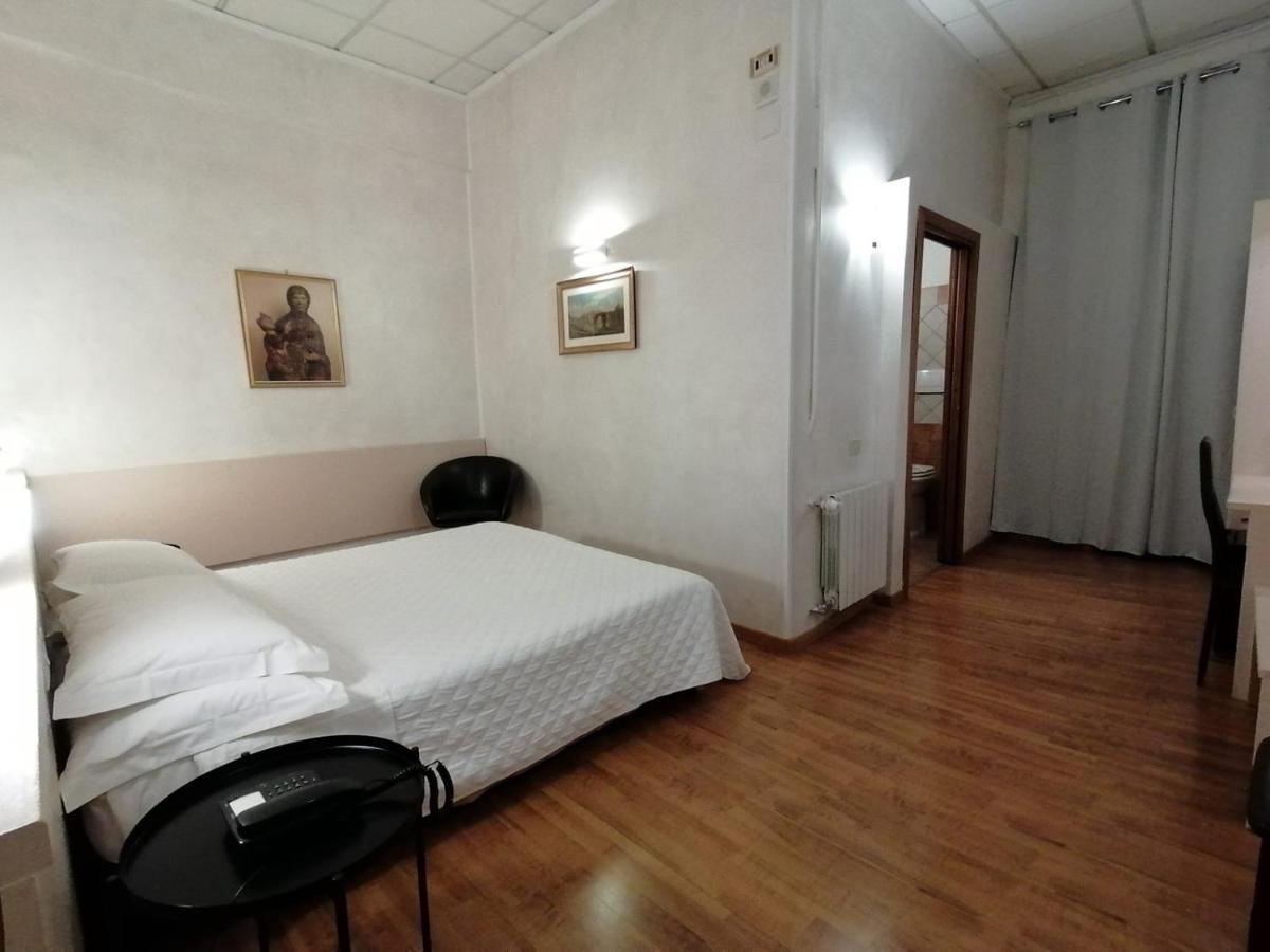 Hotel Julia Roma Esterno foto