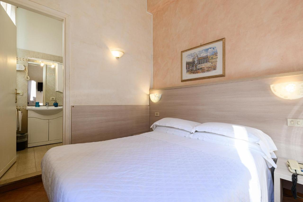 Hotel Julia Roma Esterno foto
