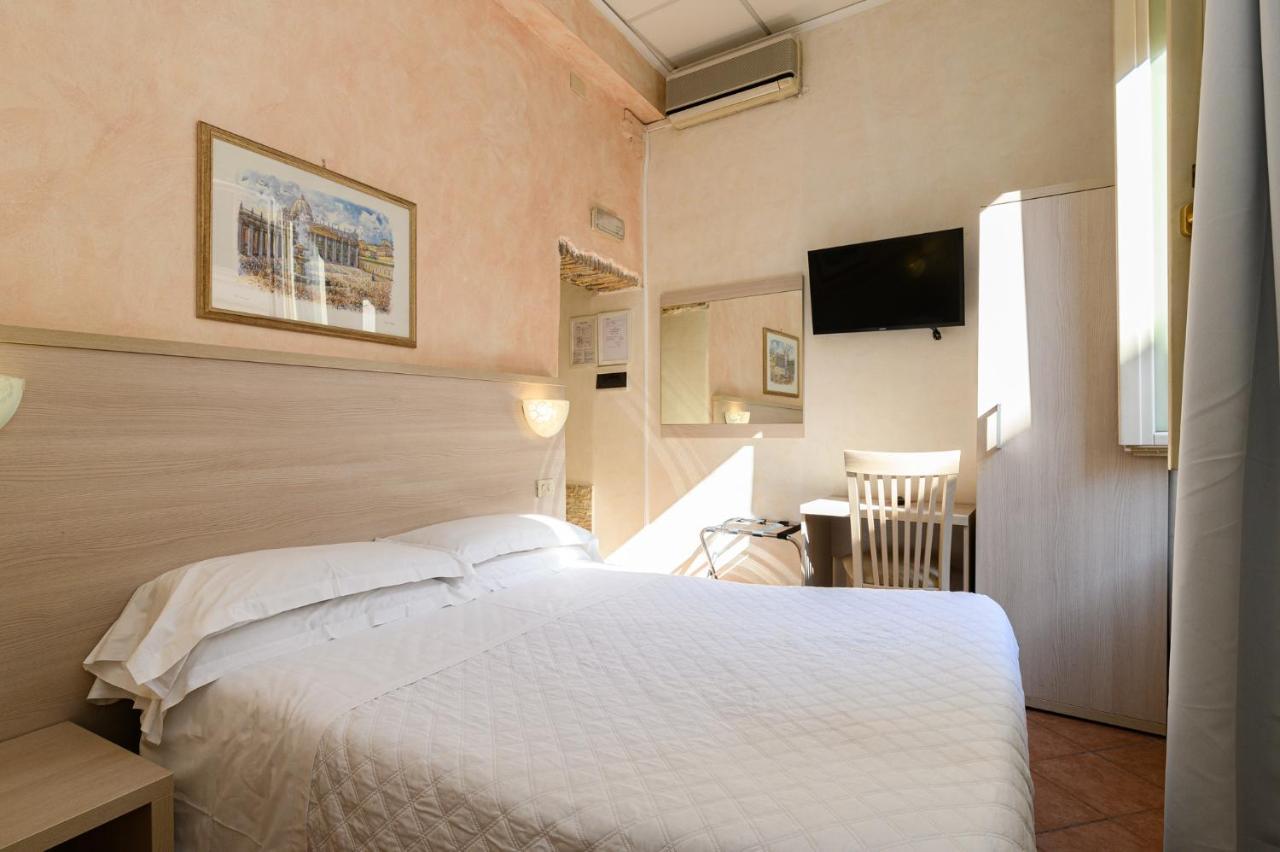 Hotel Julia Roma Esterno foto