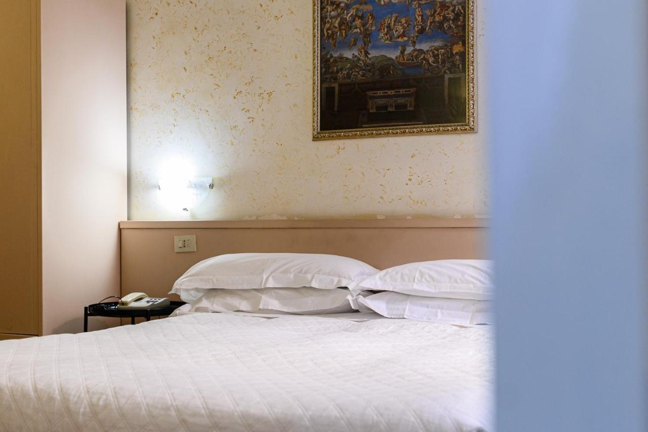 Hotel Julia Roma Esterno foto
