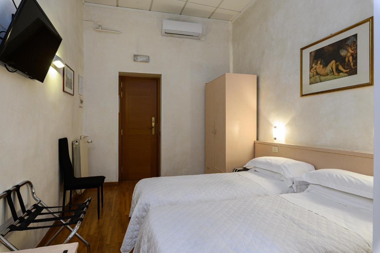 Hotel Julia Roma Esterno foto