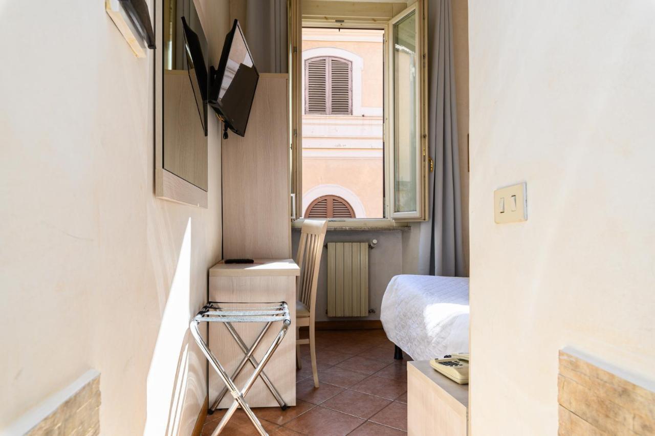 Hotel Julia Roma Esterno foto