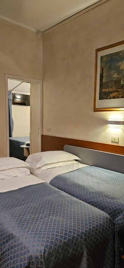 Hotel Julia Roma Esterno foto