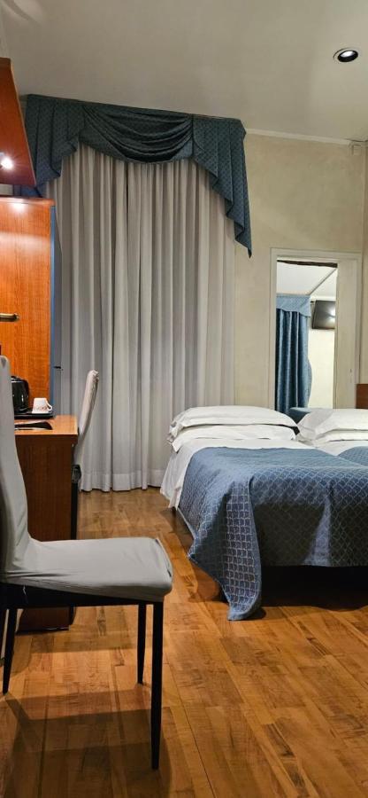 Hotel Julia Roma Esterno foto