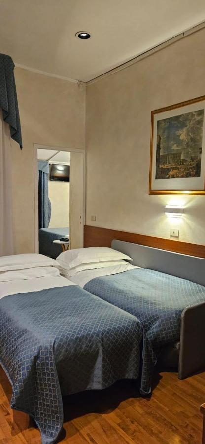 Hotel Julia Roma Esterno foto
