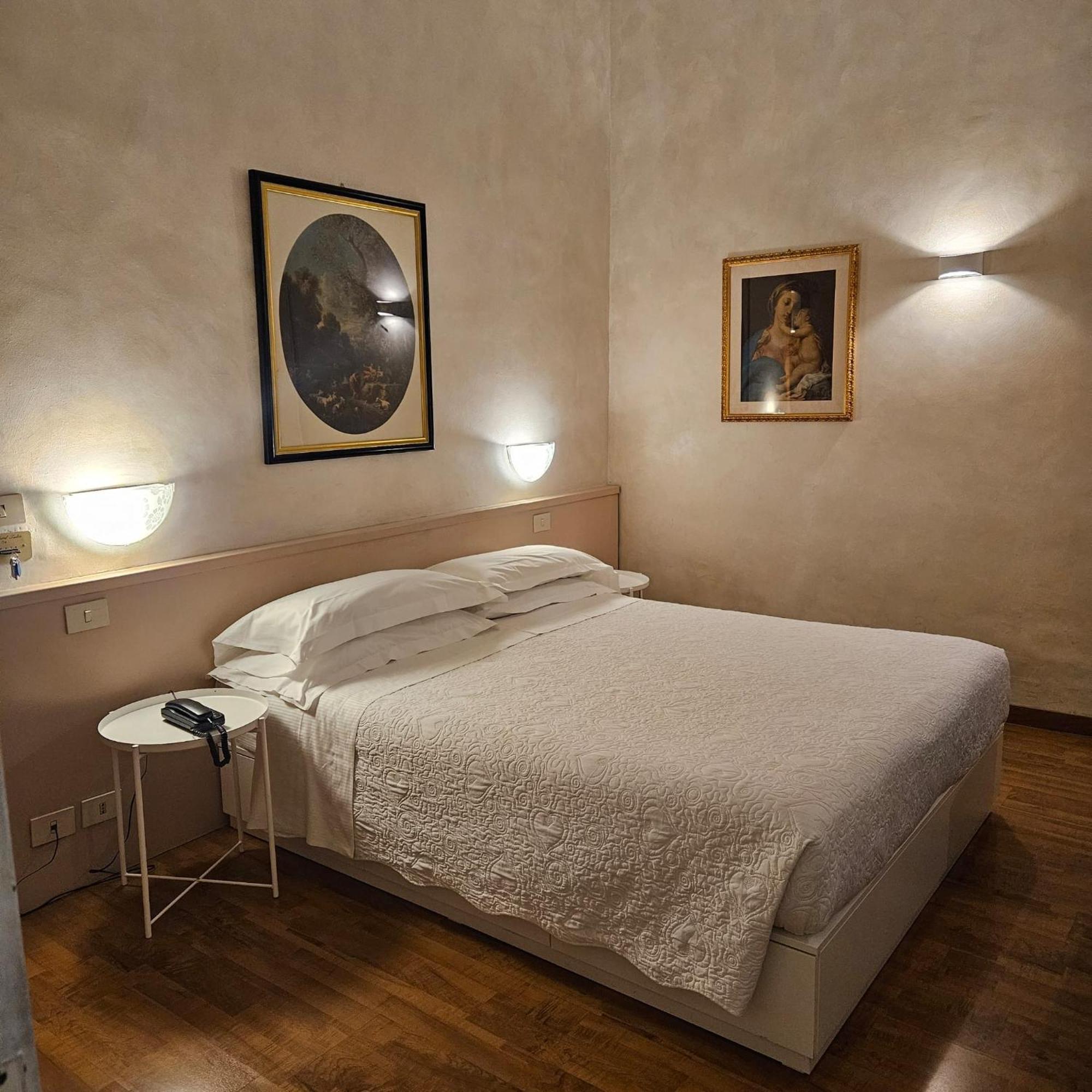 Hotel Julia Roma Esterno foto