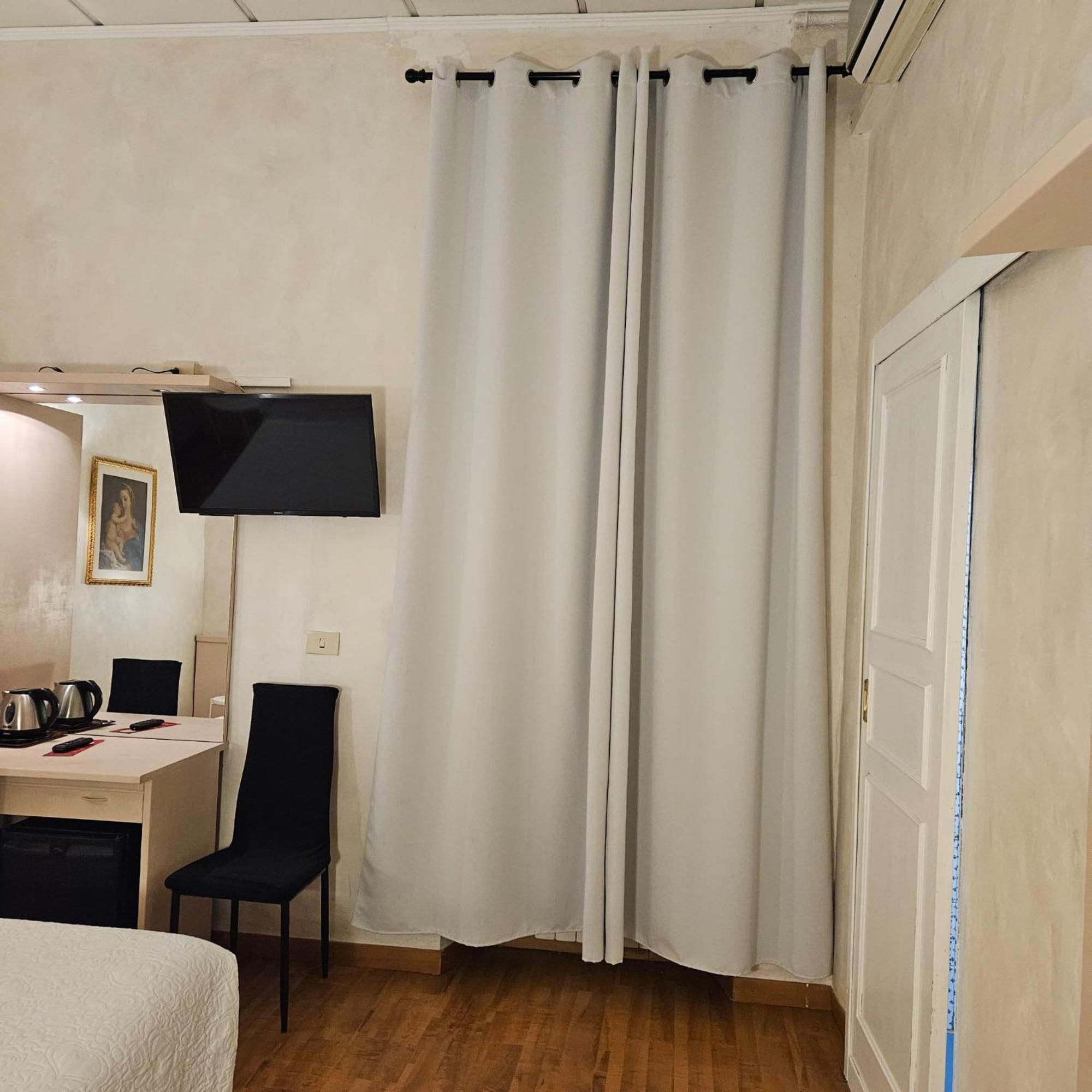 Hotel Julia Roma Esterno foto