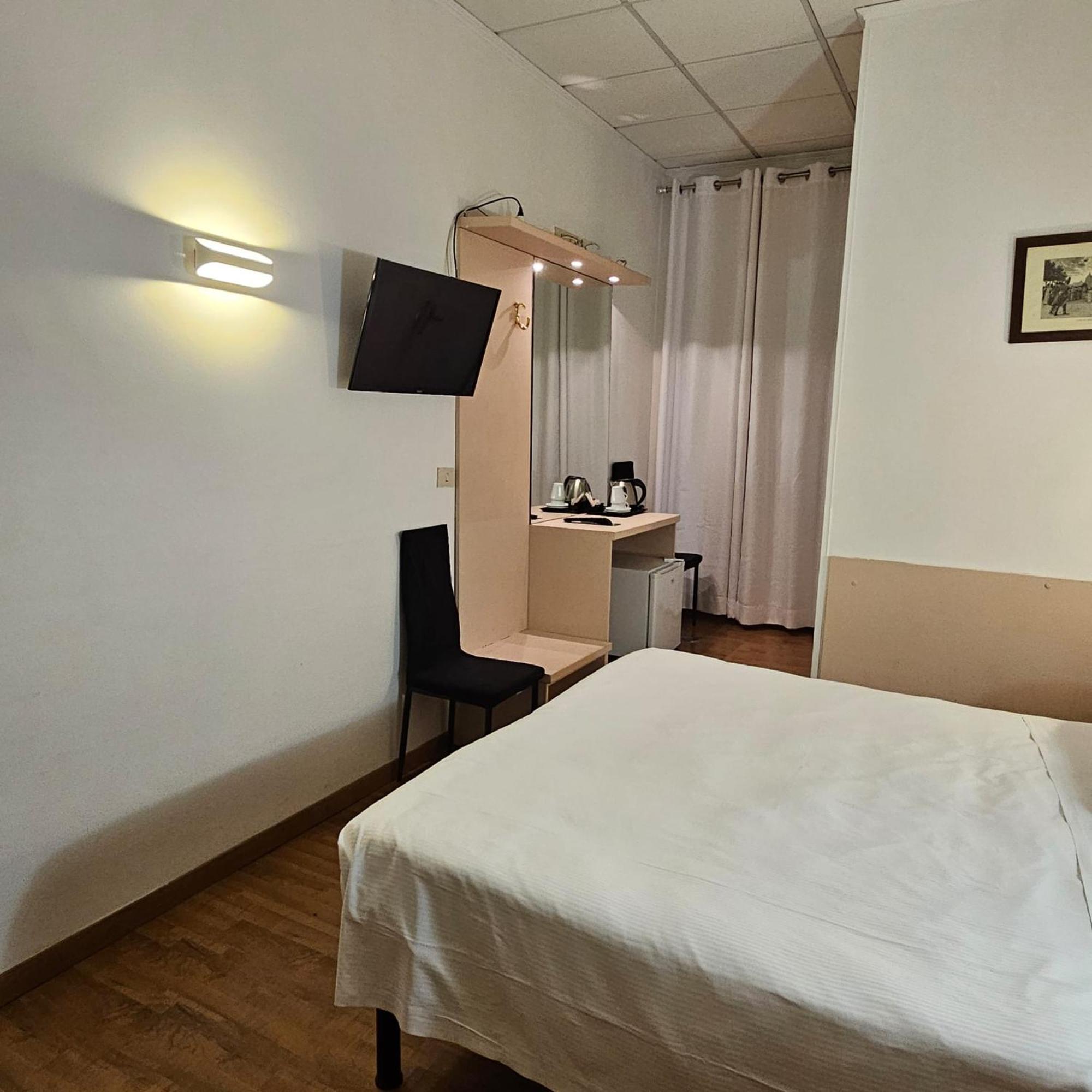 Hotel Julia Roma Esterno foto