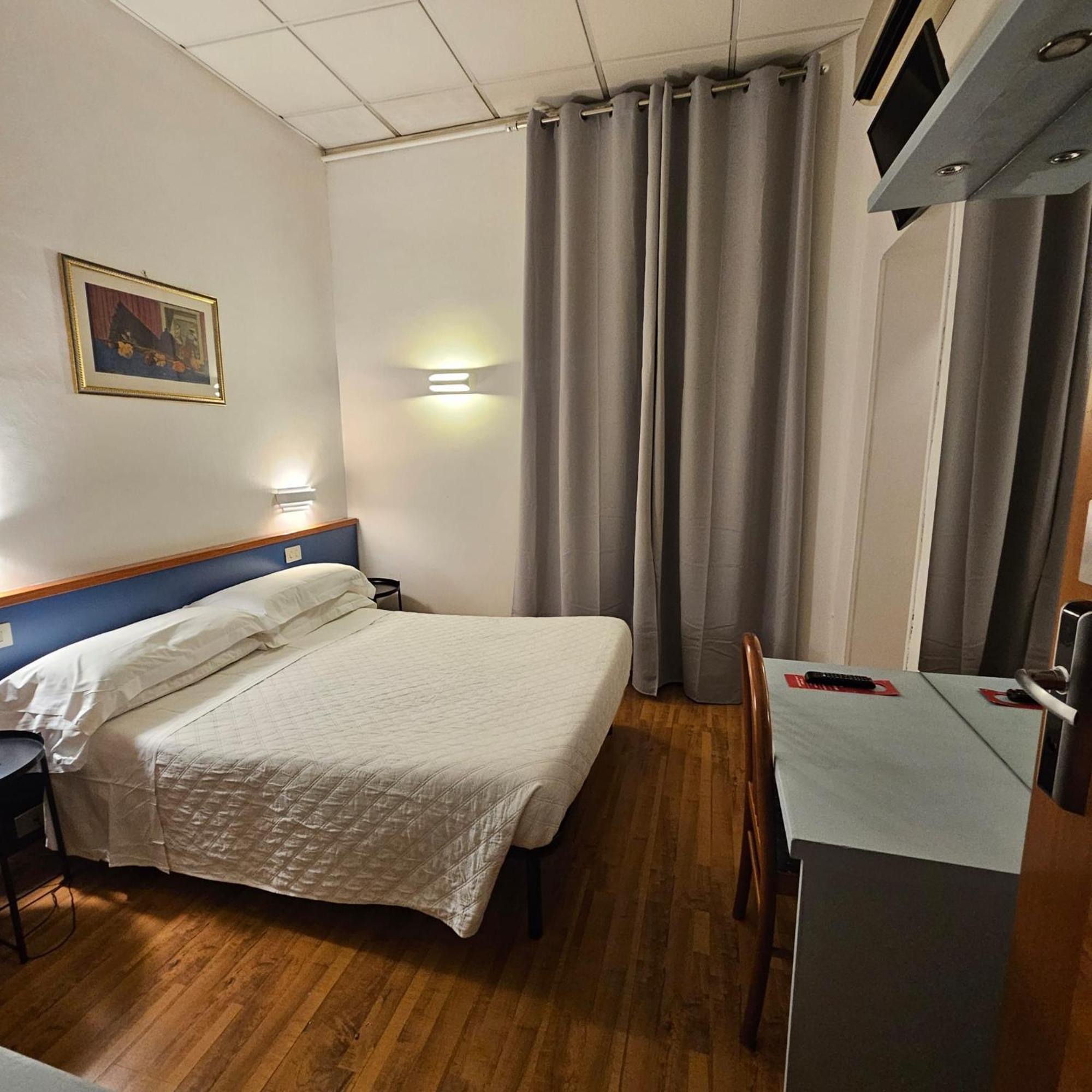 Hotel Julia Roma Esterno foto