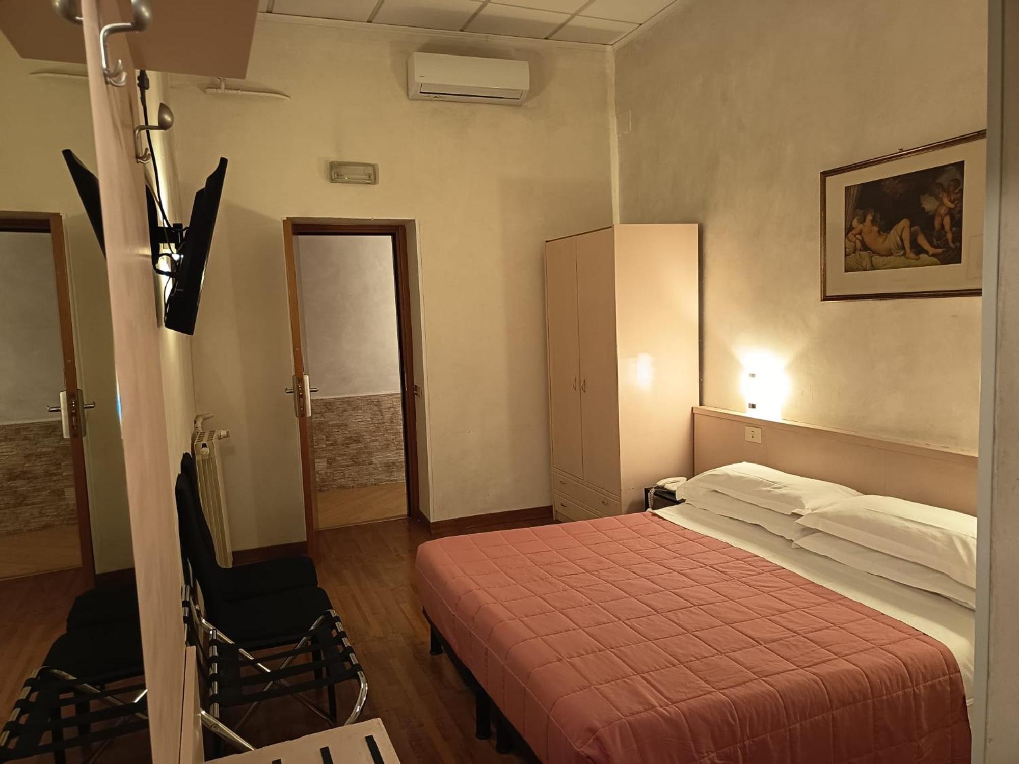 Hotel Julia Roma Esterno foto
