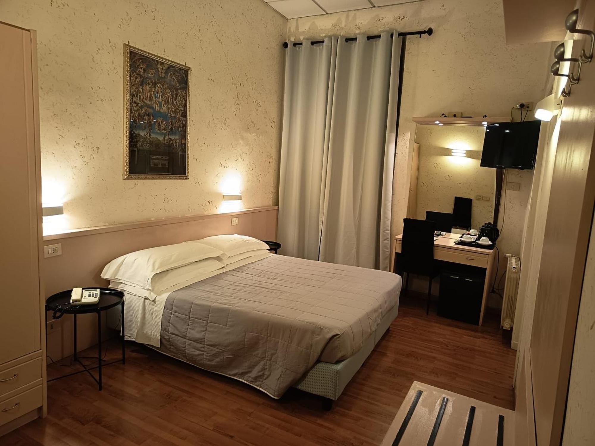 Hotel Julia Roma Esterno foto