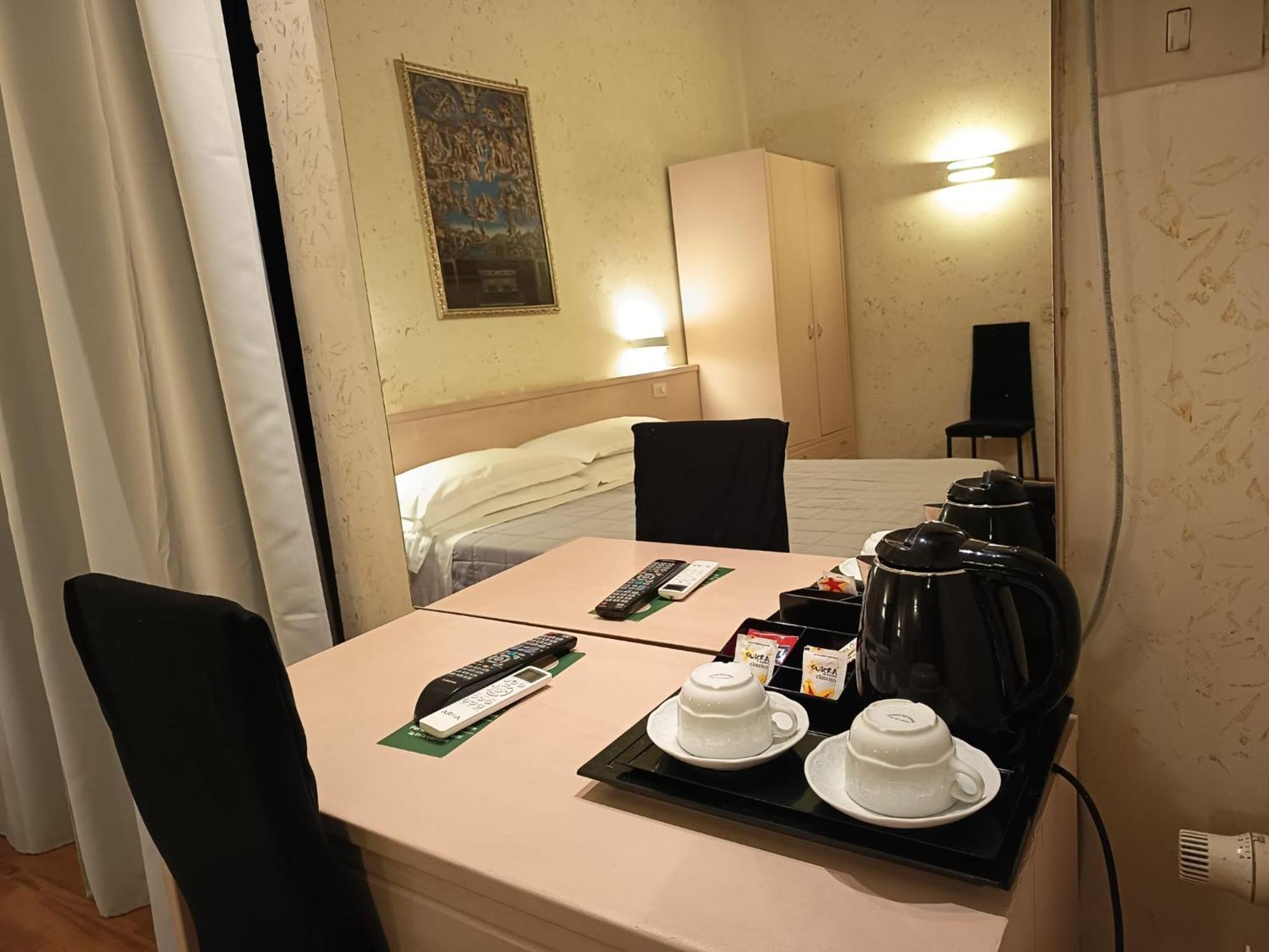 Hotel Julia Roma Esterno foto