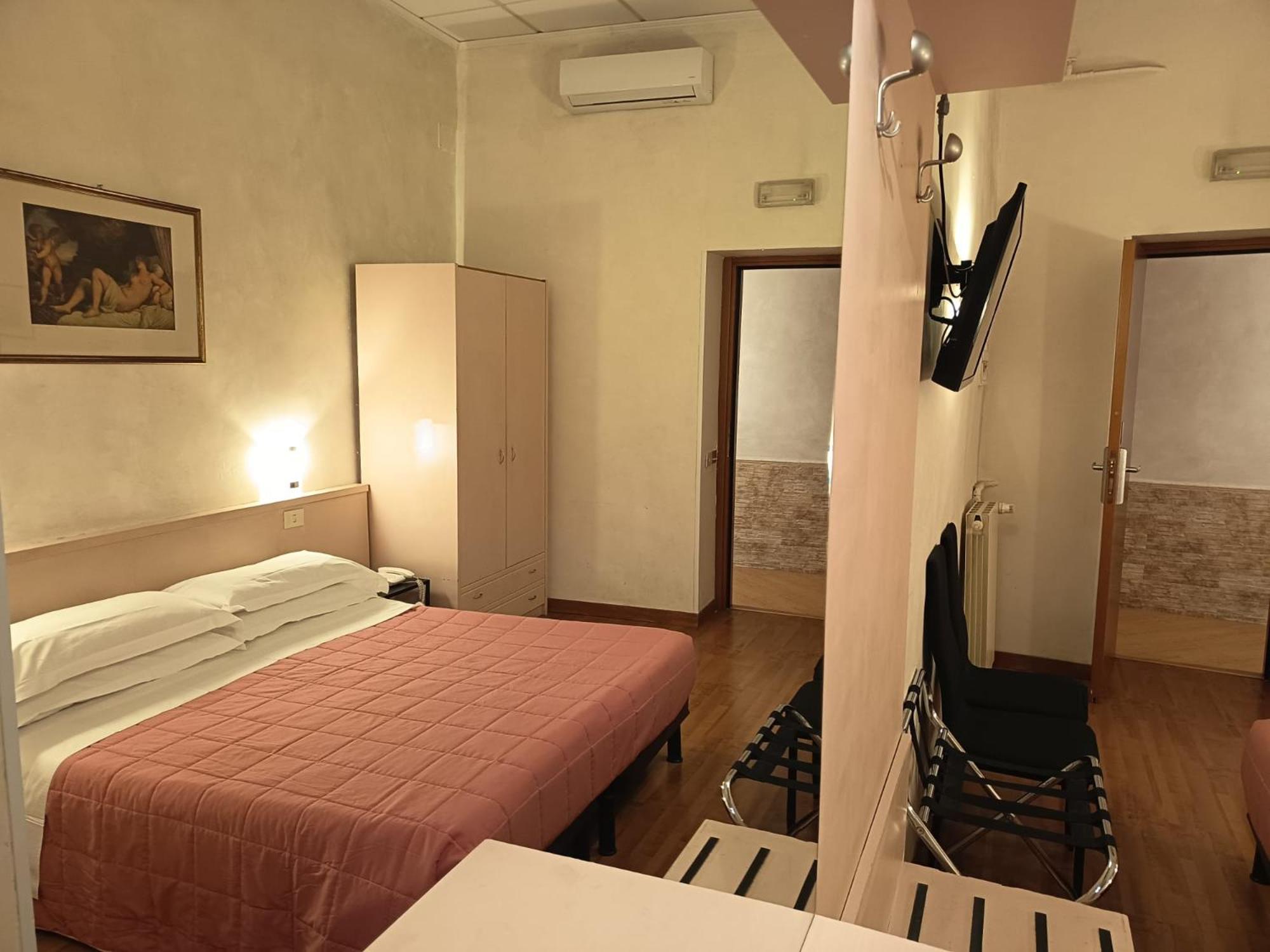 Hotel Julia Roma Esterno foto